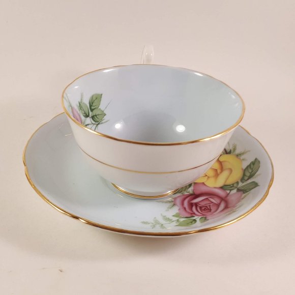 Royal Grafton 1950s Pink and Yellow Roses with blue shade Teacup & saucer - Picture 5 of 9